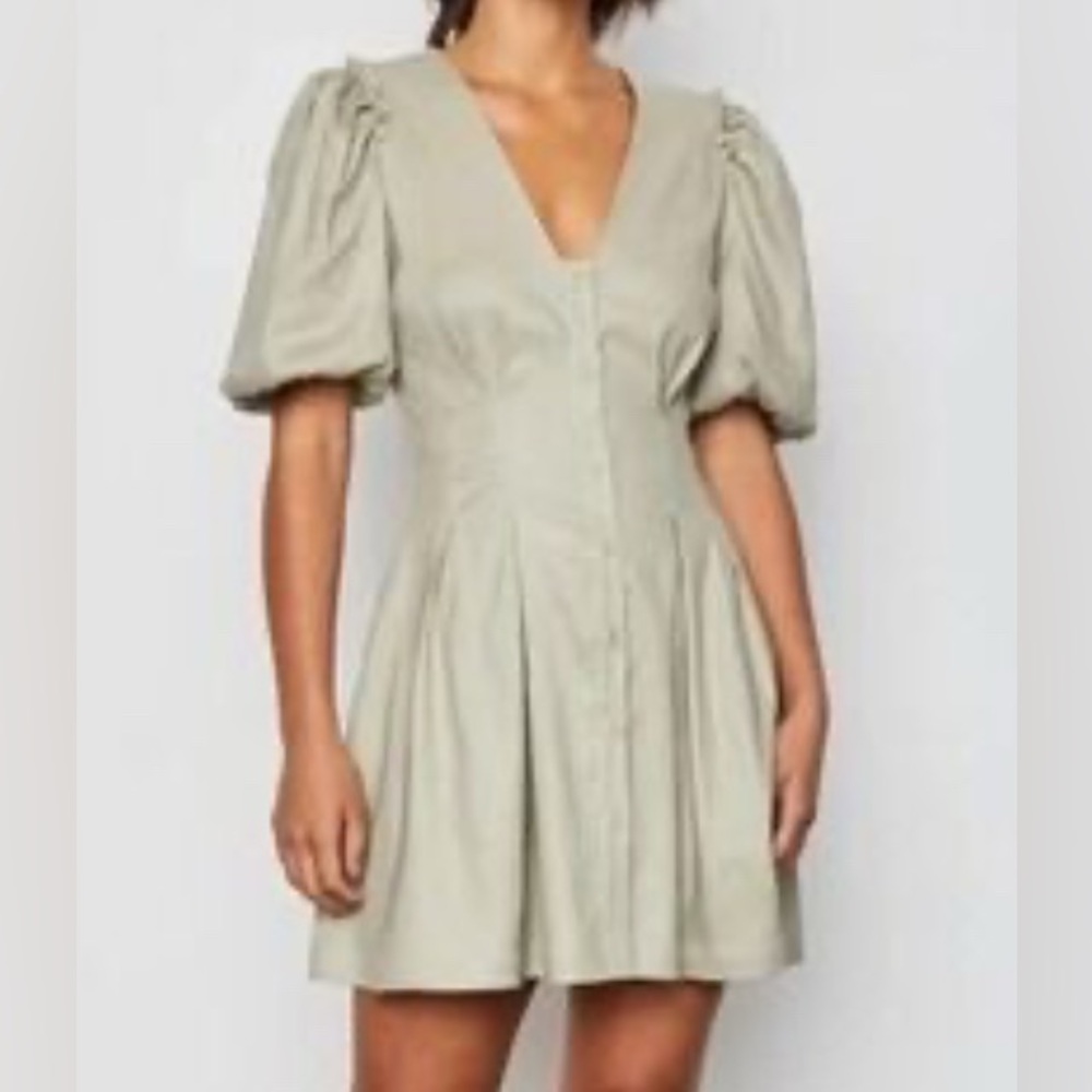 Bailey 44 , Sm, knee length, tan, front button all way down, NWT, puffy sleeves